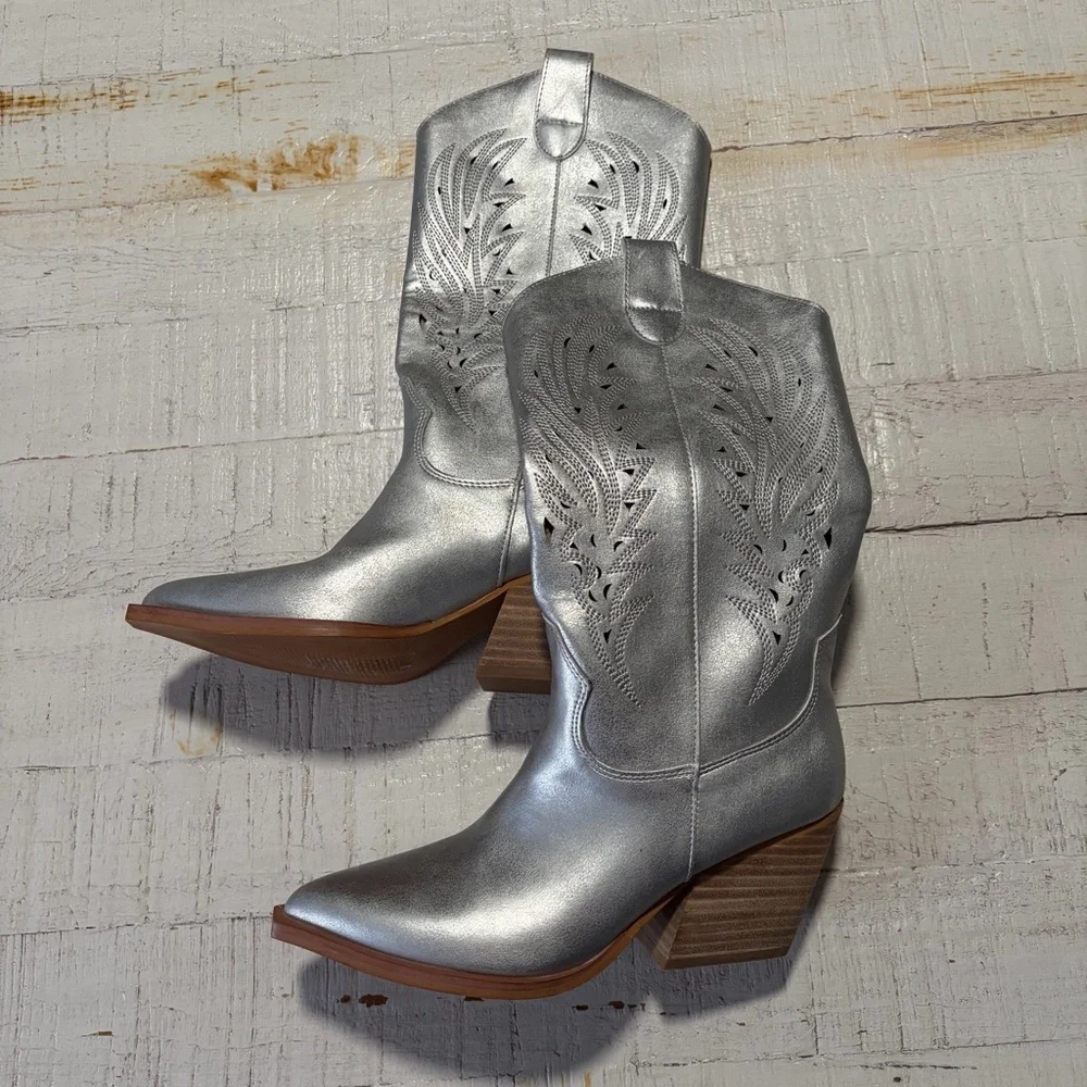 Mi.iM Metallic Silver Cowboy Boots NEW‎ size 6.5 Cutout Detail Western Festival